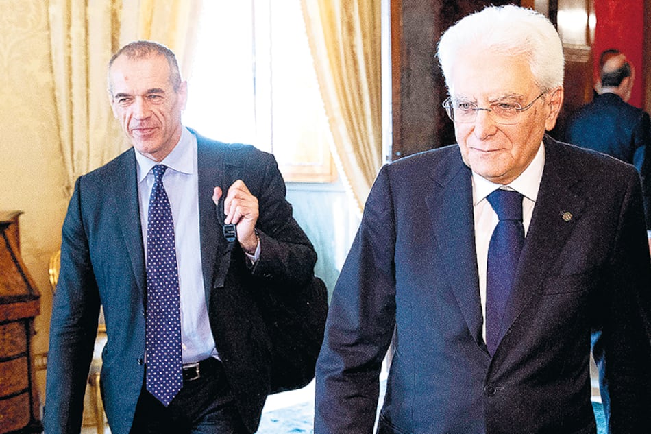 Carlo Cottarelli se encontró con el presidente Mattarella, pero no le presentó la lista de ministros.