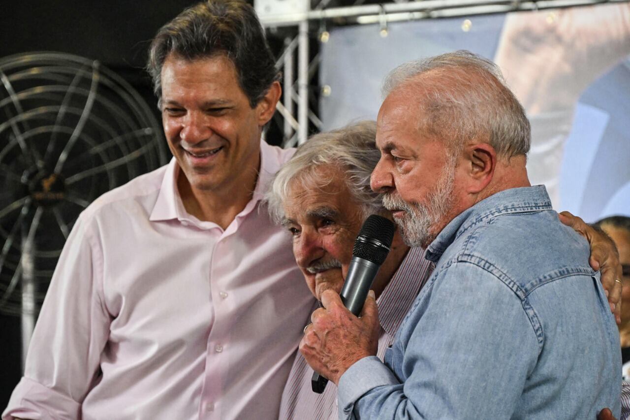 Haddad, Mujica y Lula en la conferencia de prensa del sábado.
