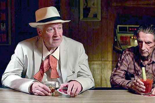 El cineasta David Lynch, que aquí actúa, y Stanton, que murió pocos meses después del estreno del film.