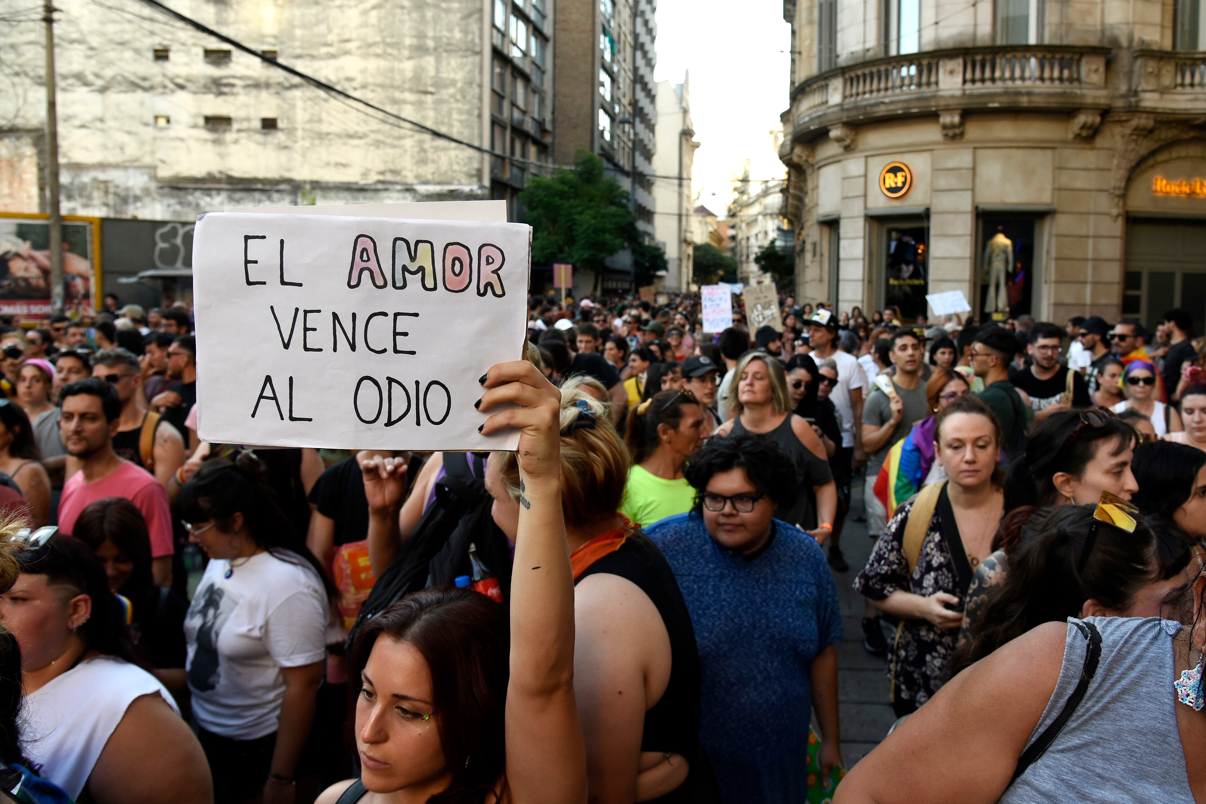 En Rosario repudian la homofobia.