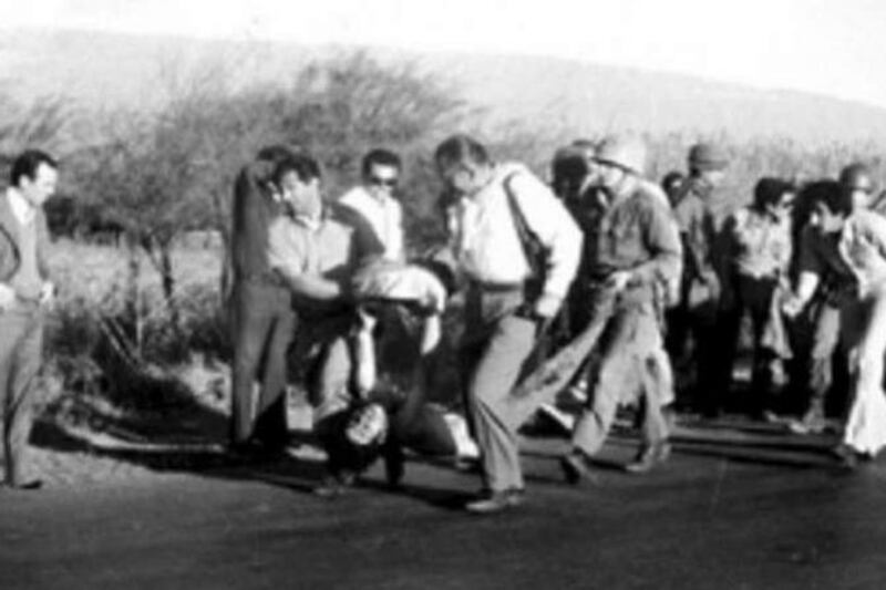 Trasladan el cuerpo de uno de los jóvenes fusilados