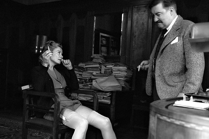 Paradise recorre las vicisitudes de un jefe de policía parisino bajo la ocupación.