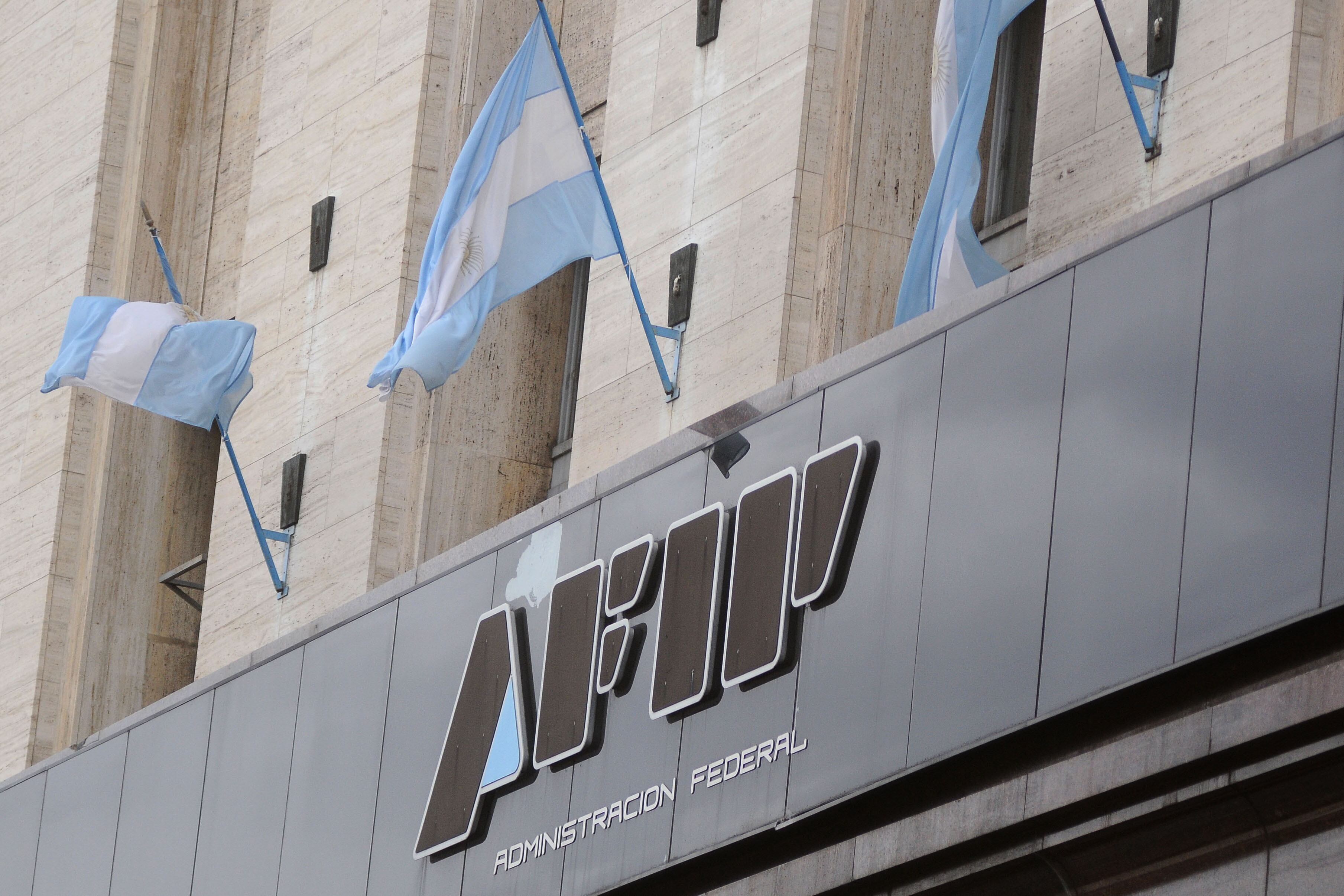 Entre las medidas figura una amplia moratoria para las pymes que es celebrada por el sector.