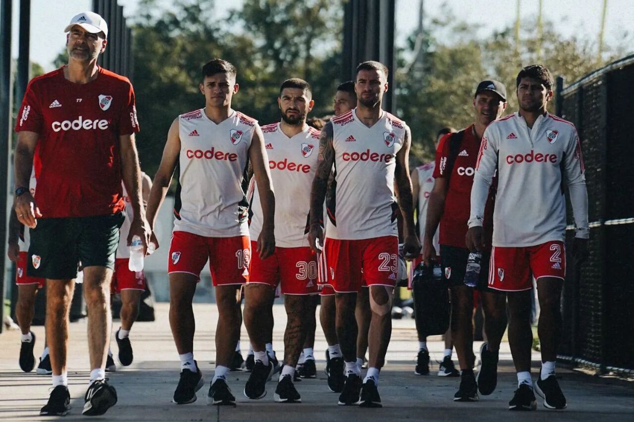 La delegación riverplatense ya pisó suelo argentino