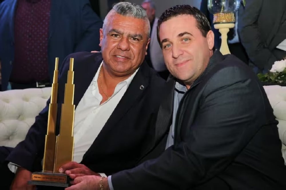 El presidente de la AFA Chiqui Tapia con Pablo Toviggino, tesorero de la entidad y su mano derecha