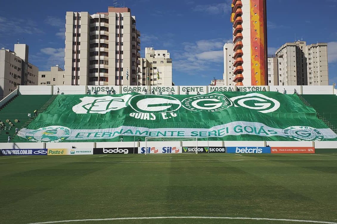 El partido se suspendió con los árbitros y los jugadores de San Pablo en el campo.