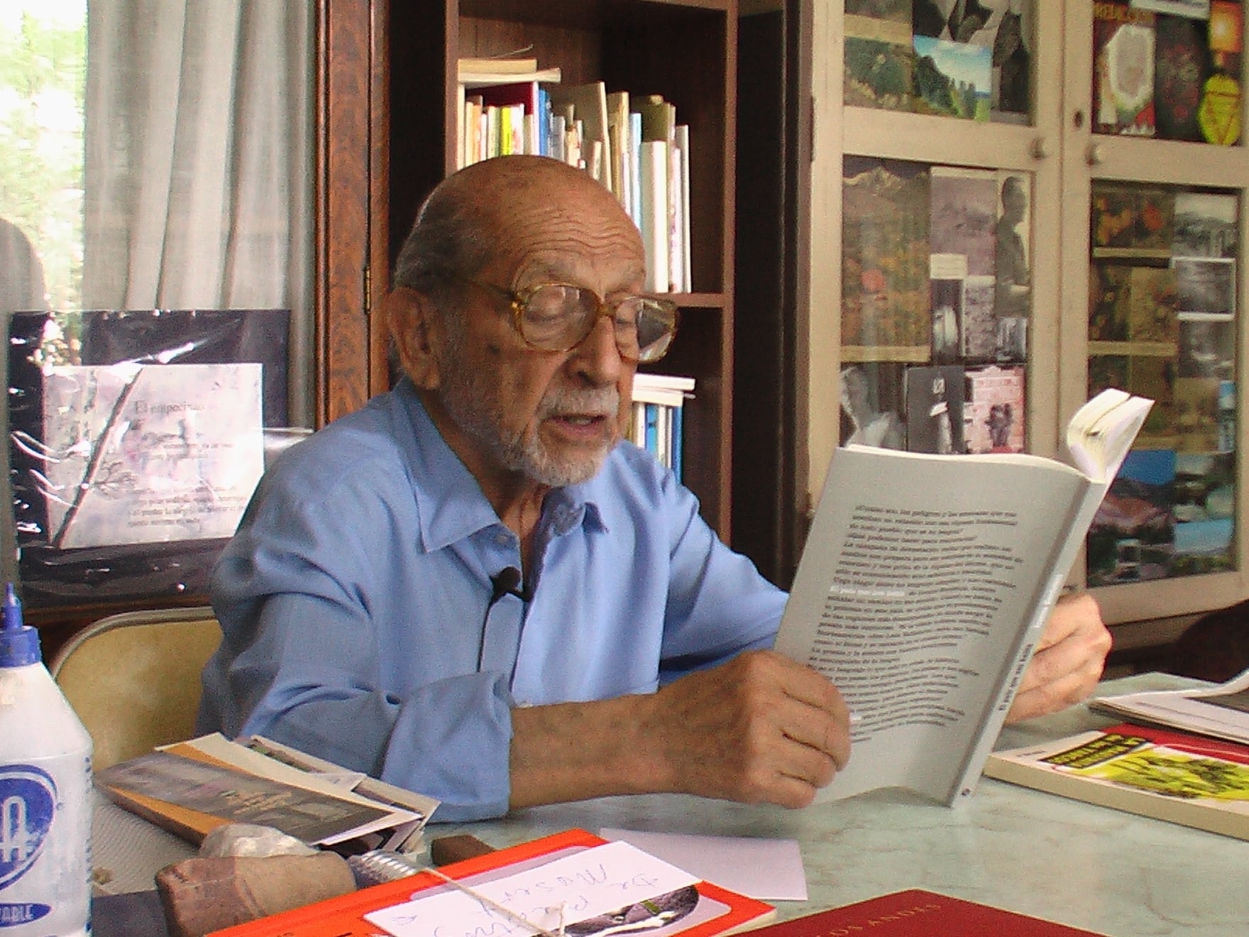 Escudero publicó su primer libro a los 50 años. Falleció en 2016. 