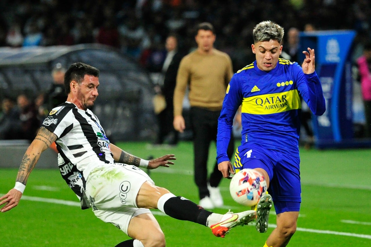 Zeballos intenta escapar de su marcador