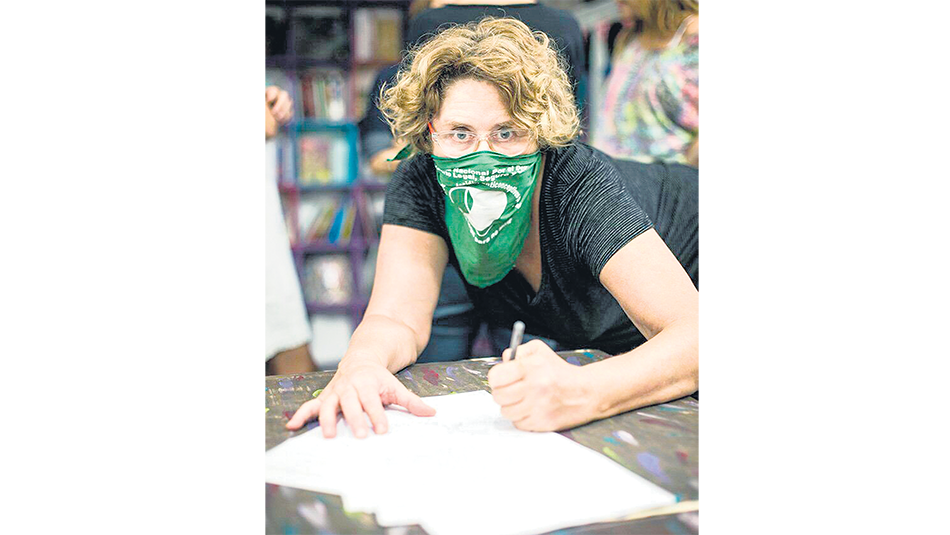 Verónica LLinás, una de las 150 actrices que firmaron una carta pública pidiendo el aborto legal.