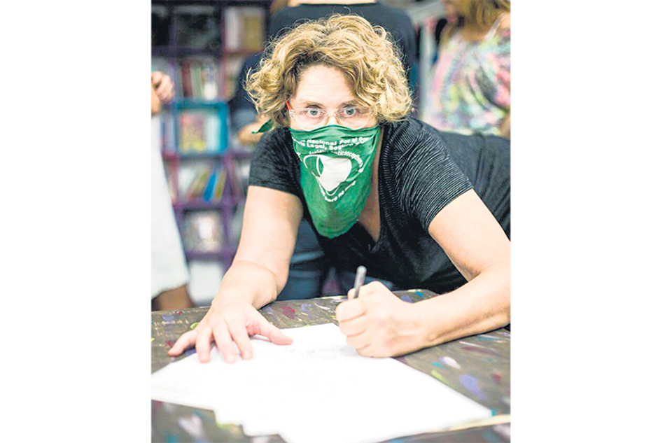 Verónica LLinás, una de las 150 actrices que firmaron una carta pública pidiendo el aborto legal.