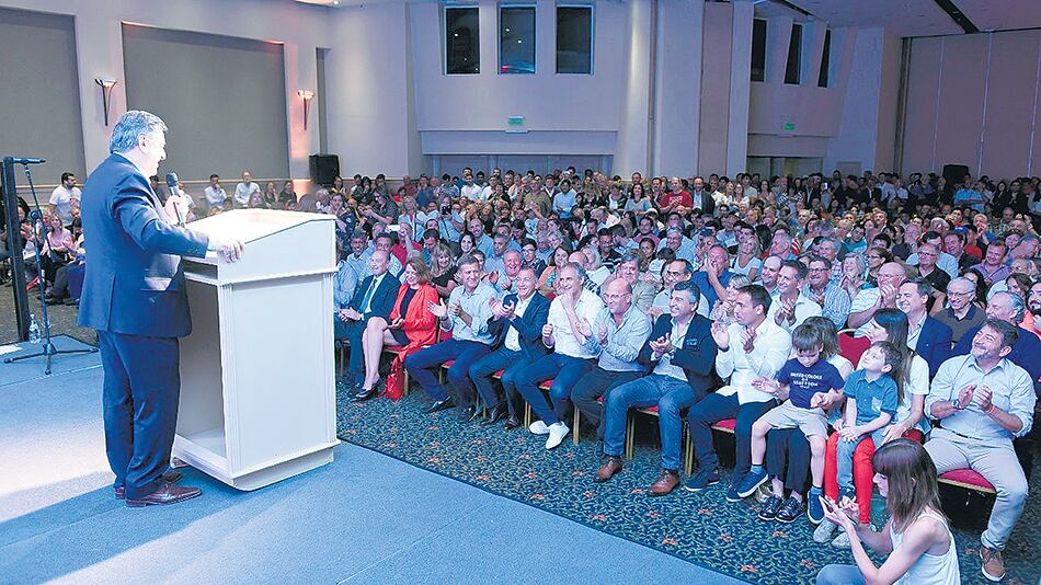 El jefe del bloque de diputados, Mario Negri, lanzó ayer su precandidatura a gobernador de Córdoba.
