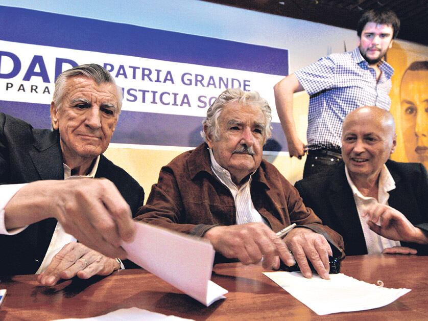 José Luis Gioja y José “Pepe” Mujica encabezaron la charla de ayer en la sede nacional del PJ.