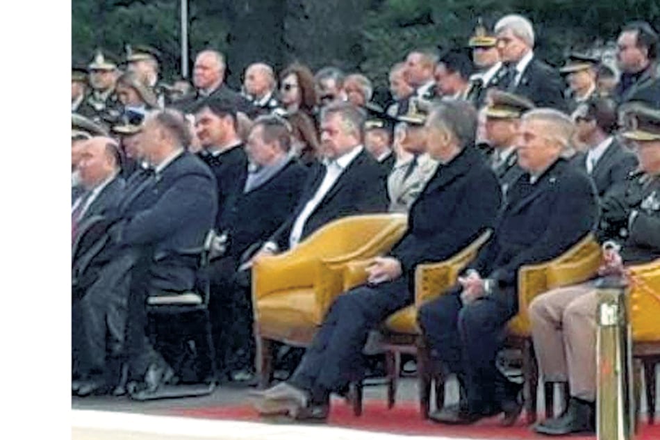 El fiscal Carlos Stornelli sentado a metros de Mauricio Macri.