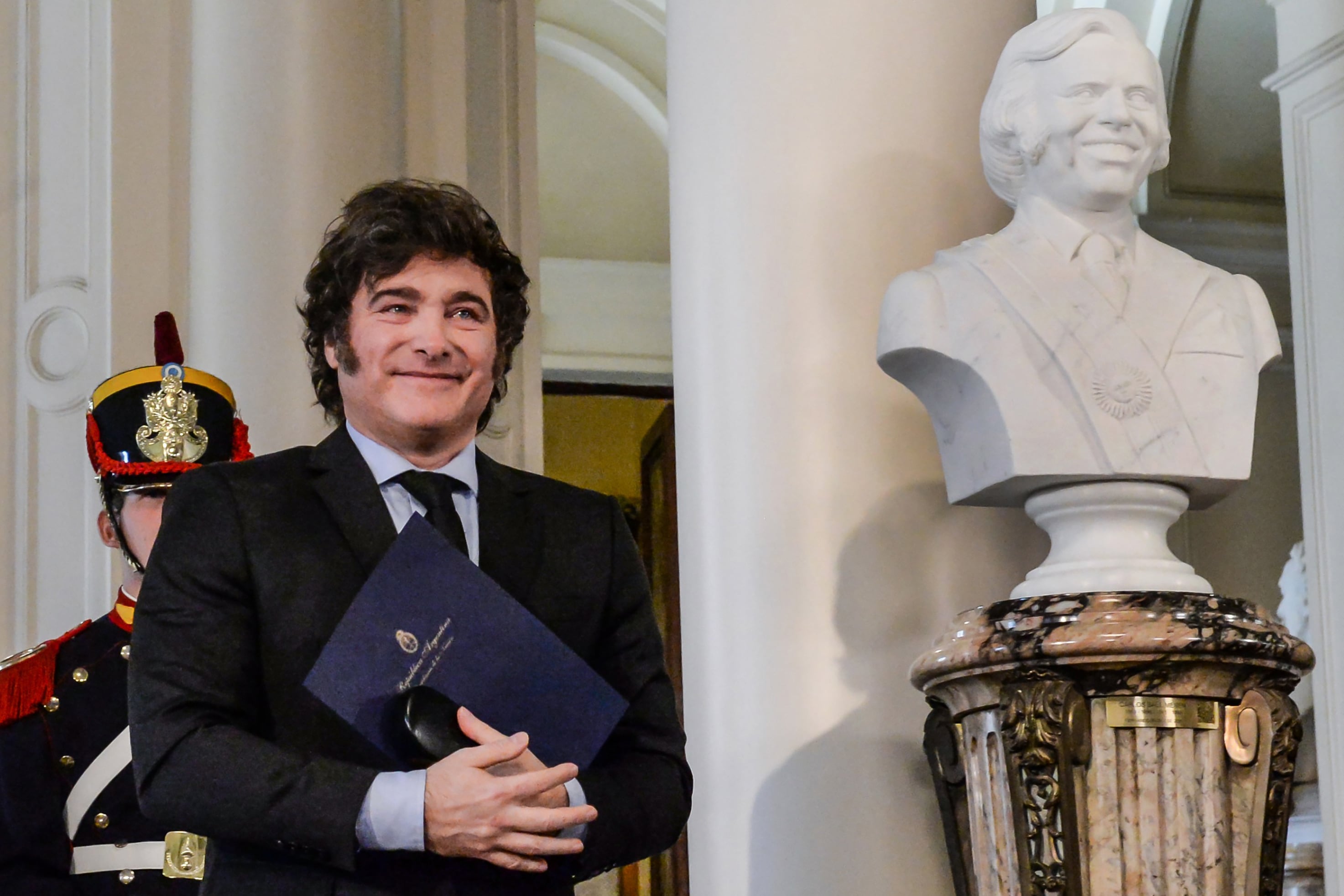 El presidente Javier Milei y uno de sus ídolos, Carlos Saúl Menem.