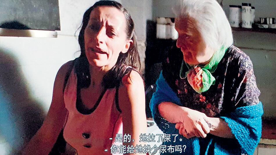 Mónica Villa en una de las escenas clásicas de la película.