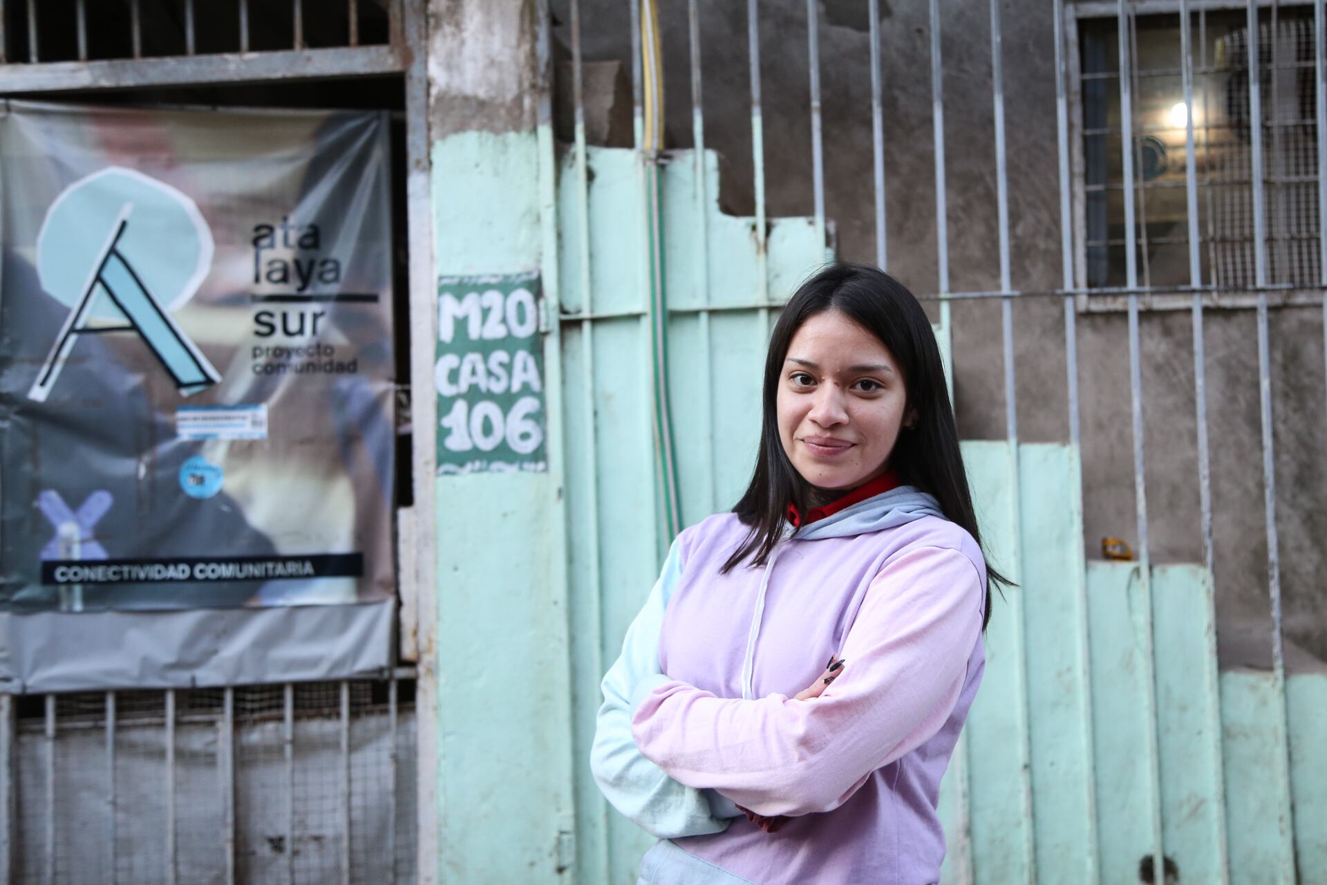 Yamila, una de las jóvenes integrantes de Atalaya Sur, la inciativa para garantizar el acceso a internet en la Villa 20.