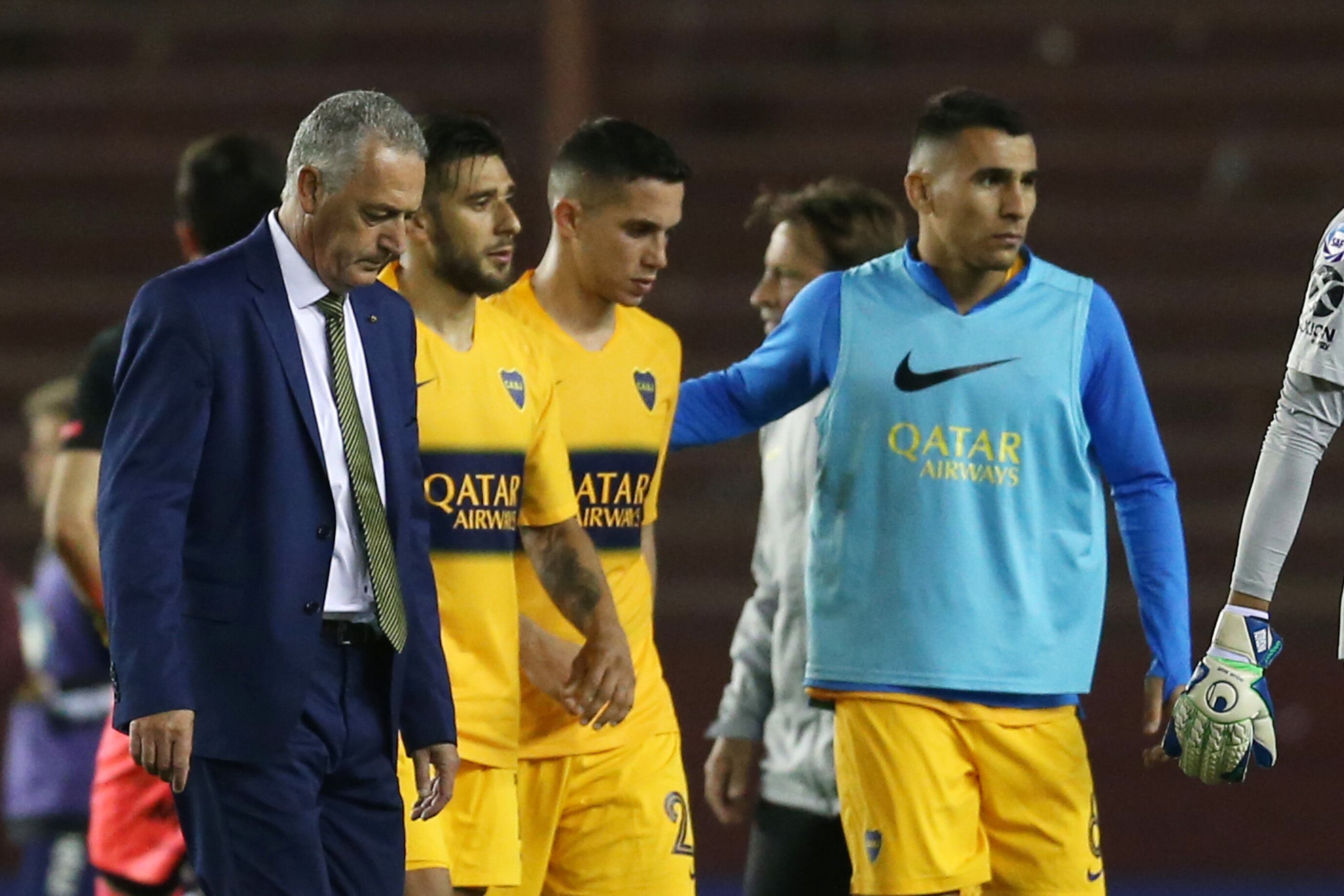 El DT Alfaro y sus dirigidos se retiran preocupados de la Fortaleza de Lanús.