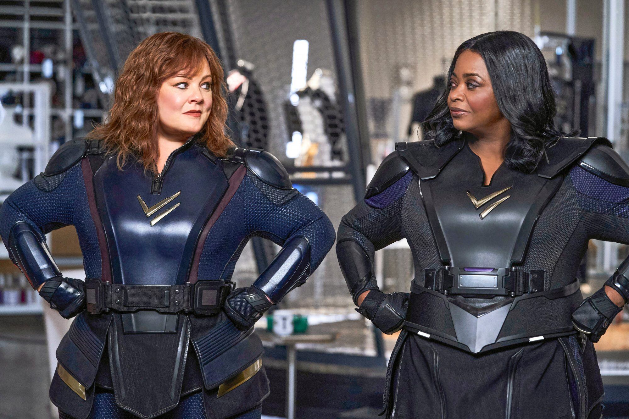 Melissa McCarthy y Octavia Spencer en trajes de spándex.