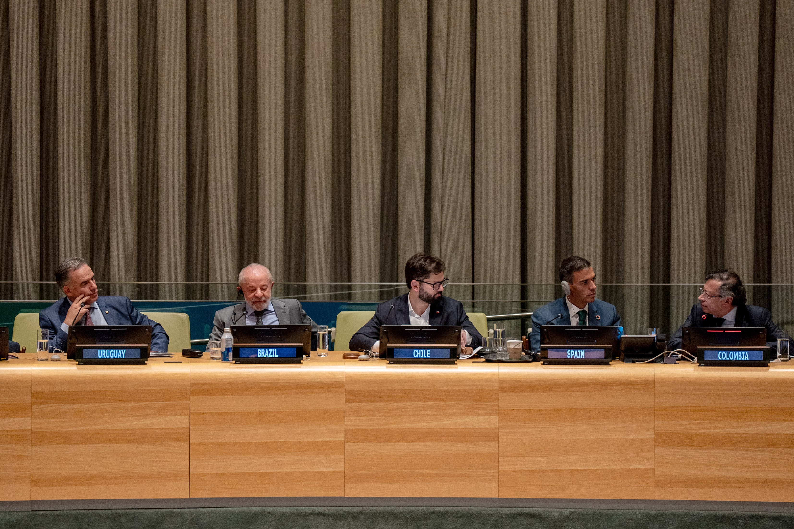 Los presidentes de Uruguay, Yamandú Orsi, de Brasil, Lula da Silva, de Chile, Gabriel Boric, de España, Pedro Sánchez, y de Colombia, Gustavo Petro.