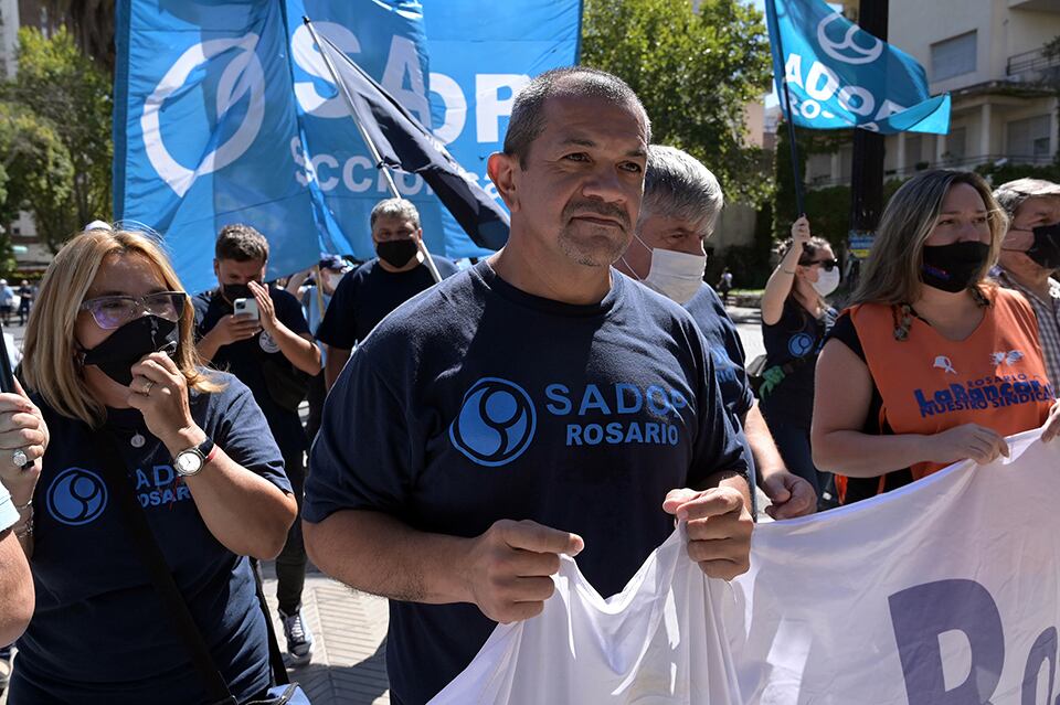 El titular de Sadop, Martín Lucero, encabezó la marcha.