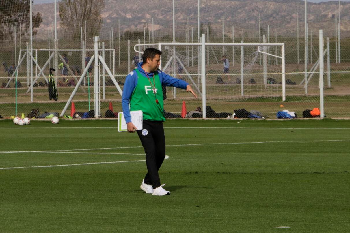 Diego Flores está invicto como DT de Godoy Cruz, que además eliminó a Racing en la Copa Argentina