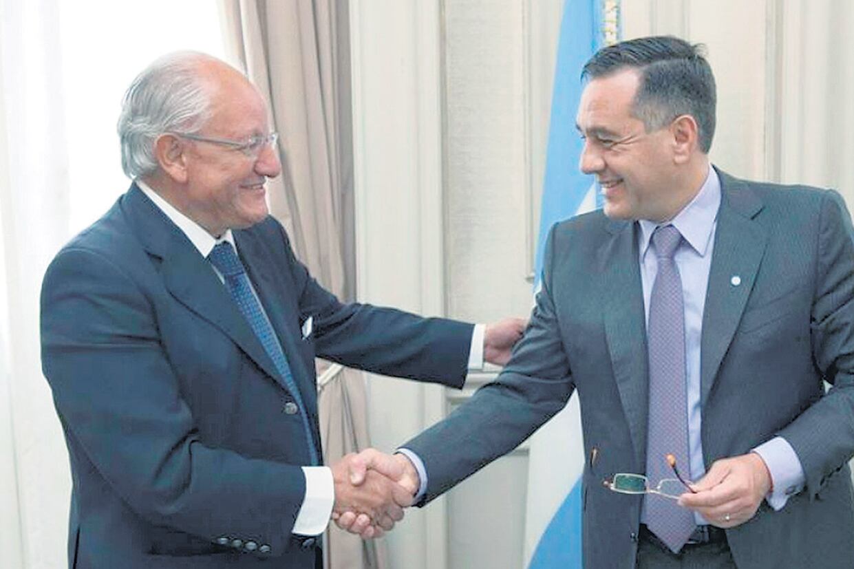 Albino tiene una mirada “sesgada” y alejada de la concepción integral de la salud, señalaron las sociedades científicas.