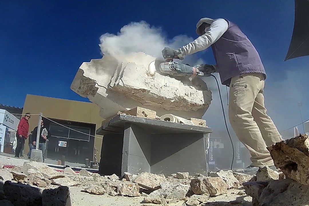 Durante la Bienal, diez artistas ejecutarán sus esculturas a la vista del público.