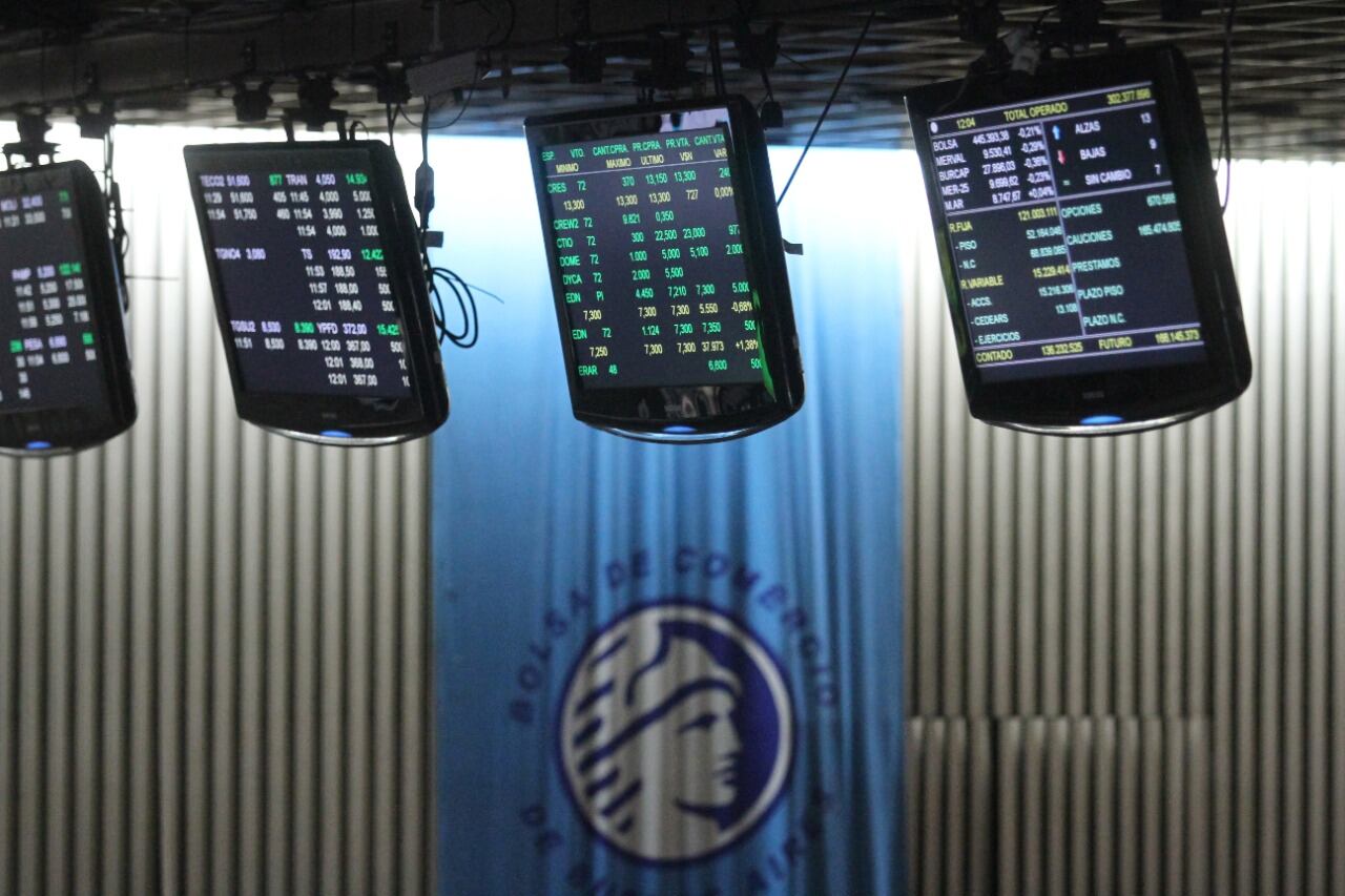 En la Bolsa, las acciones venían con una inercia alcista apostando a una victoria cerrada de Cambiemos.
