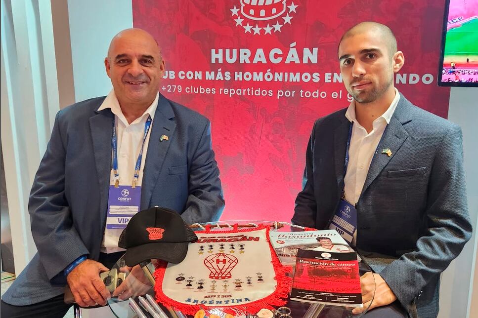 Javier Montanari junto a su hijo estuvieron representando a Huracán.