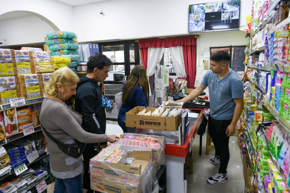 El comercio minorista sintió fuerte la caída del poder adquisitivo.