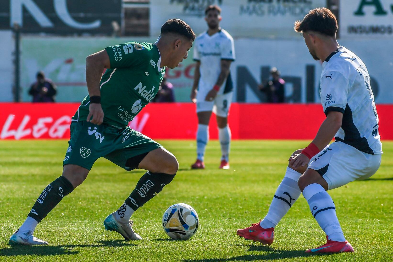 Sarmiento estuvo dos veces en ventaja, pero no lo pudo sostener