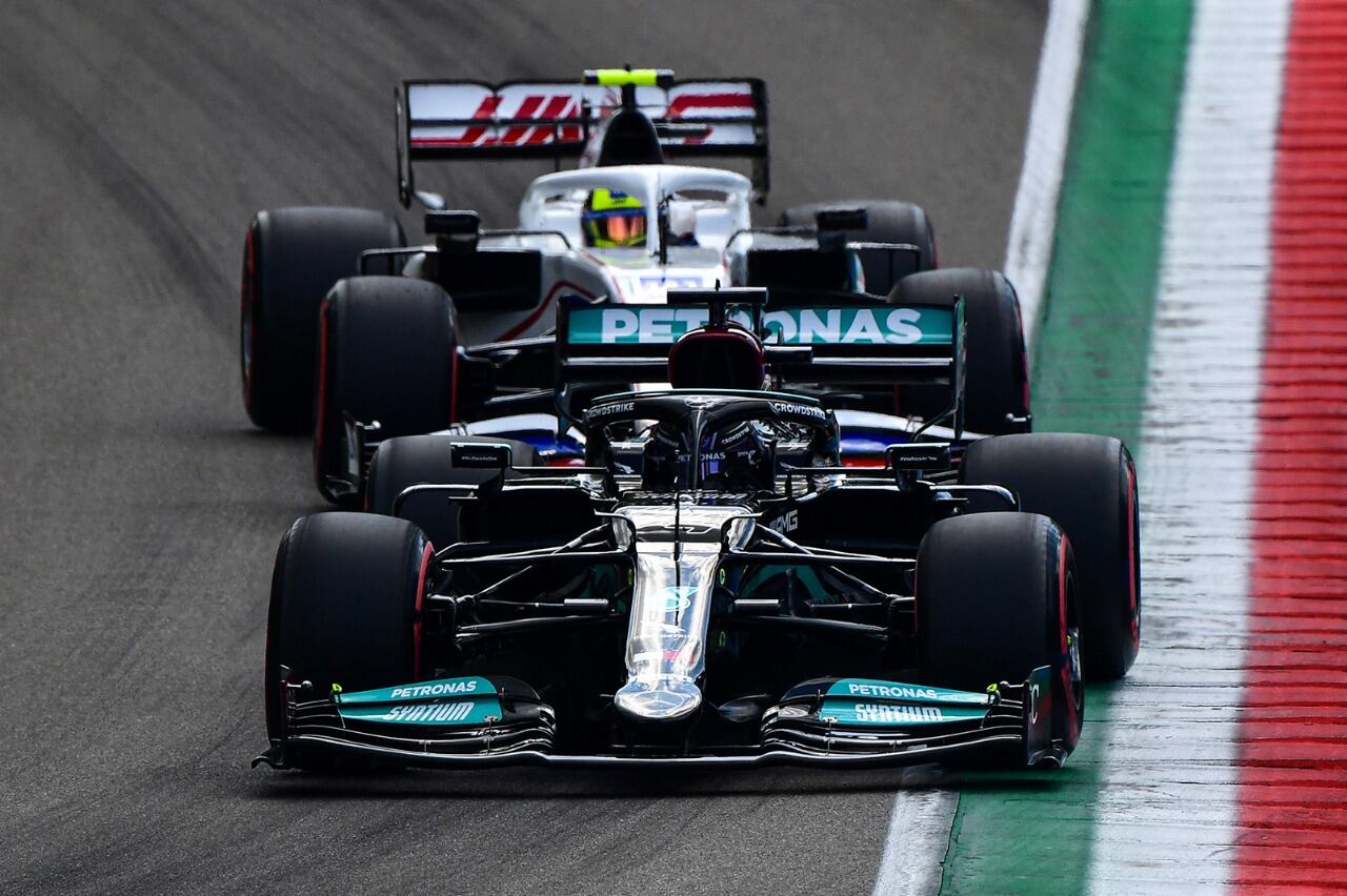 Hamilton continúa dominando en la máxima categoría.