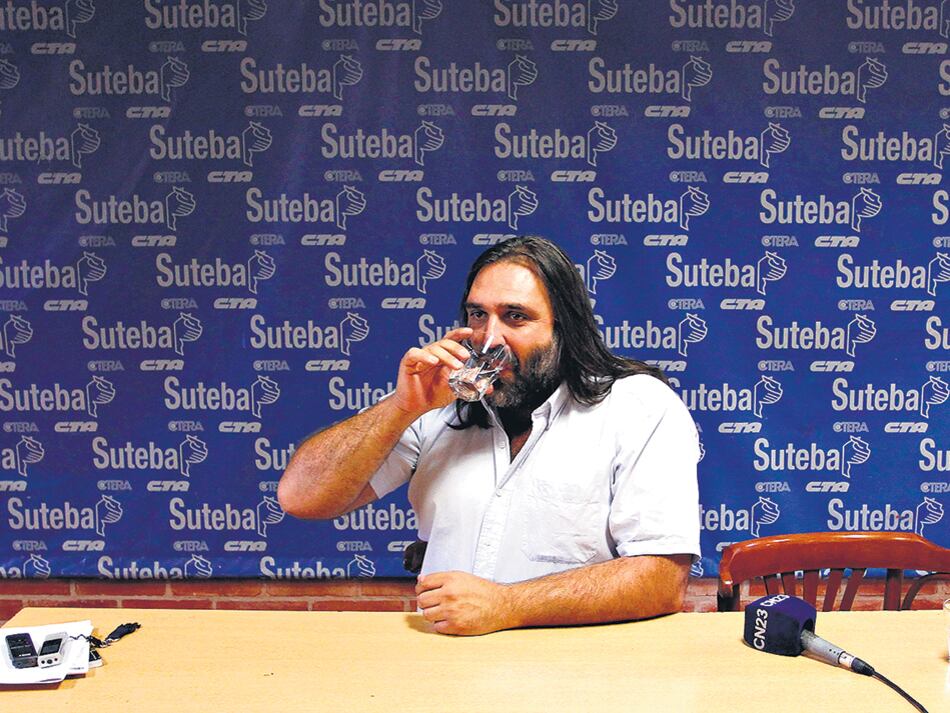 “Da marcha atrás con el paro antes del lunes o uno de tus hijos aparecerá muerto”, dice la última amenaza que recibió Baradel.