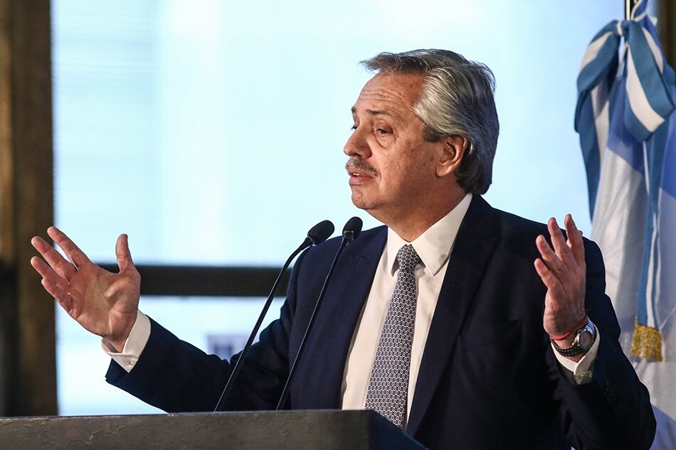 El presidente aseguró que por ahora no habrá cambios en el dólar turista.  