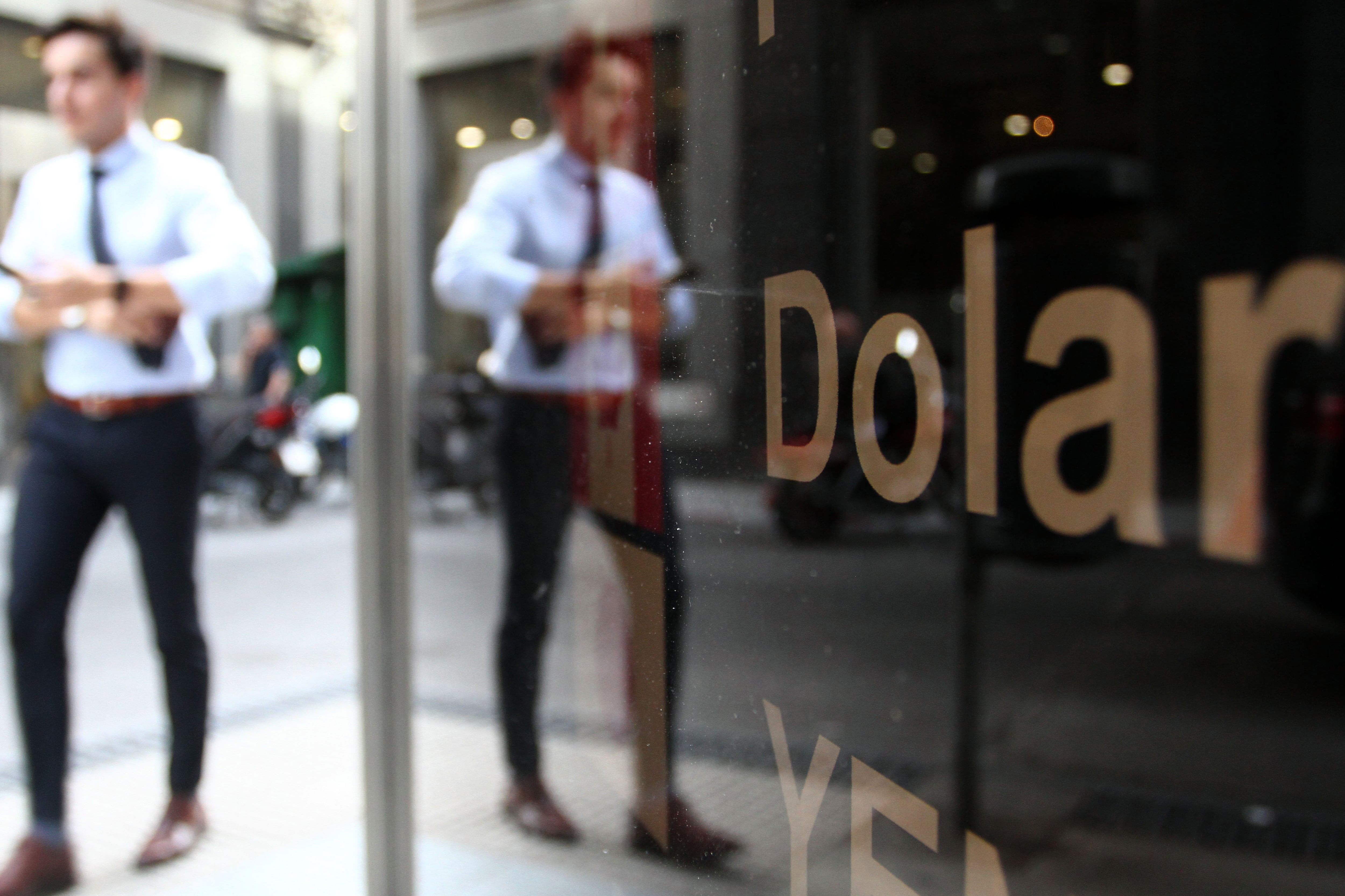 La cotización del dólar se encuentra en una tendencia bajista que inquieta a algunos financistas.