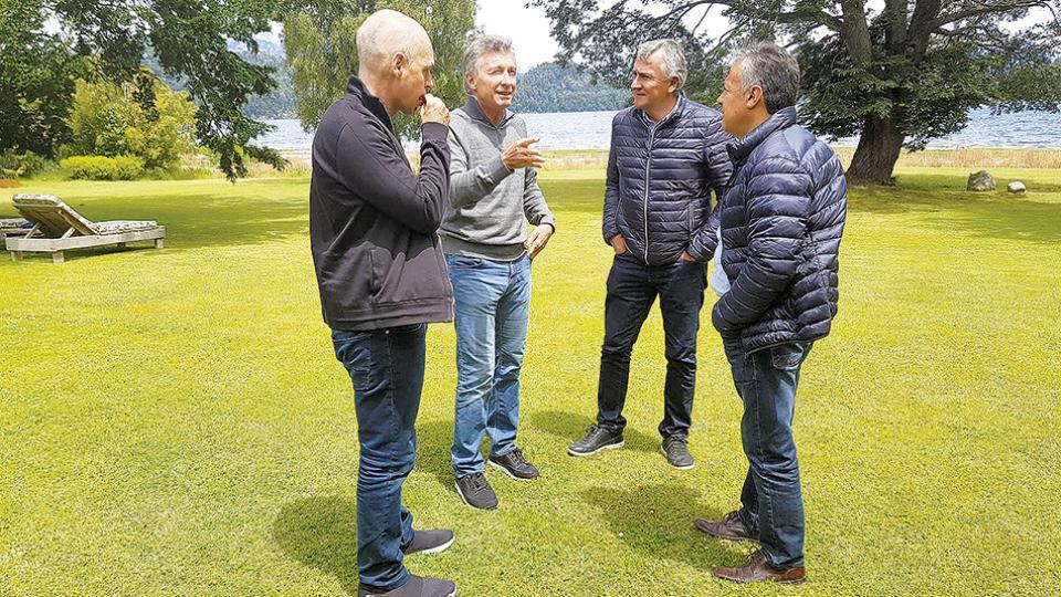 Durante sus vacaciones en enero, Macri recibió a Cornejo, Morales y Rodríguez Larreta.