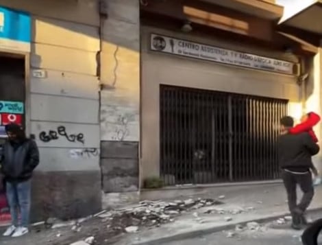 Un sismo de 5.7 grados se registró frente a la costa adriática en Italia. Imagen: captura video.