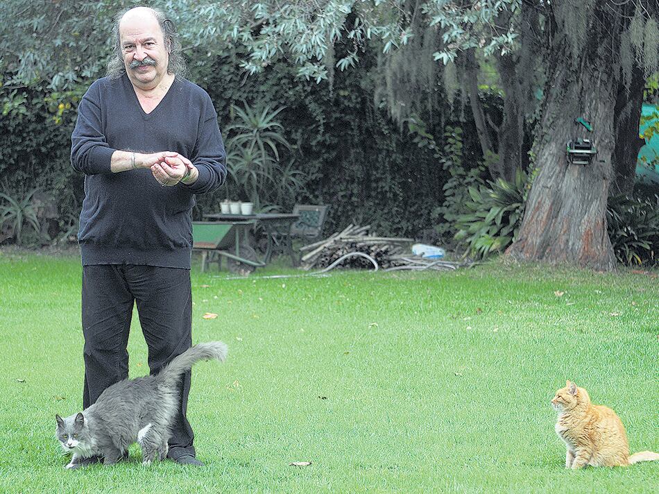 Cuando firmó el contrato con RCA Víctor para publicar los discos de Los Gatos, Litto Nebbia todavía era menor de edad.