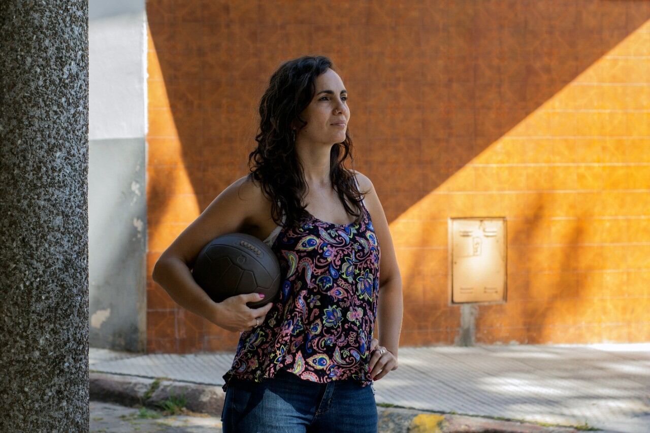 "El fútbol femenino viene a poner en debate un montón de cosas", dice la periodista y futbolista aficionada Ayelén Pujol.