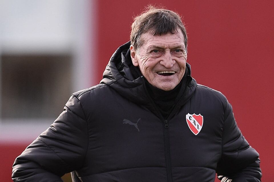 Julio Falcioni al frente de su tercer ciclo en el Rojo.