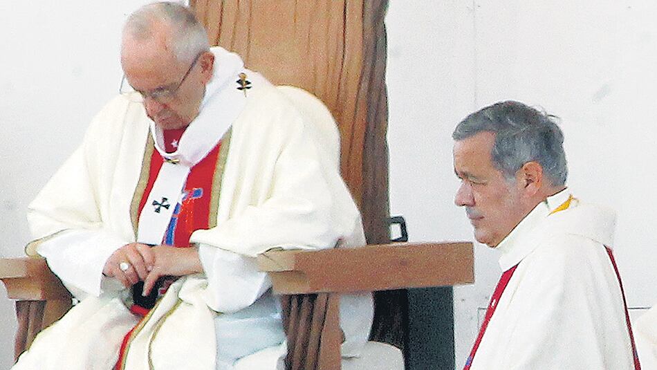 Francisco aceptó la renuncia de Juan Barros, un obispo en el ojo de la tormenta durante su viaje a Chile.