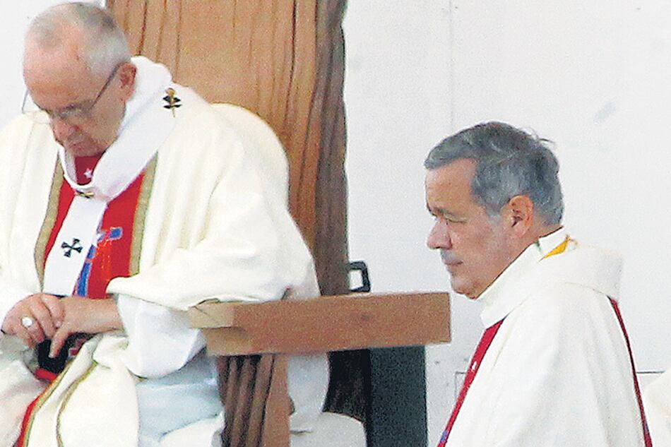 Francisco aceptó la renuncia de Juan Barros, un obispo en el ojo de la tormenta durante su viaje a Chile.