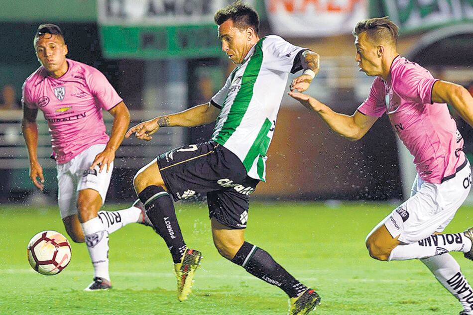 Mouche, anoche en el Sola. El gol de visitante lo puede complicar en la revancha en Quito.
