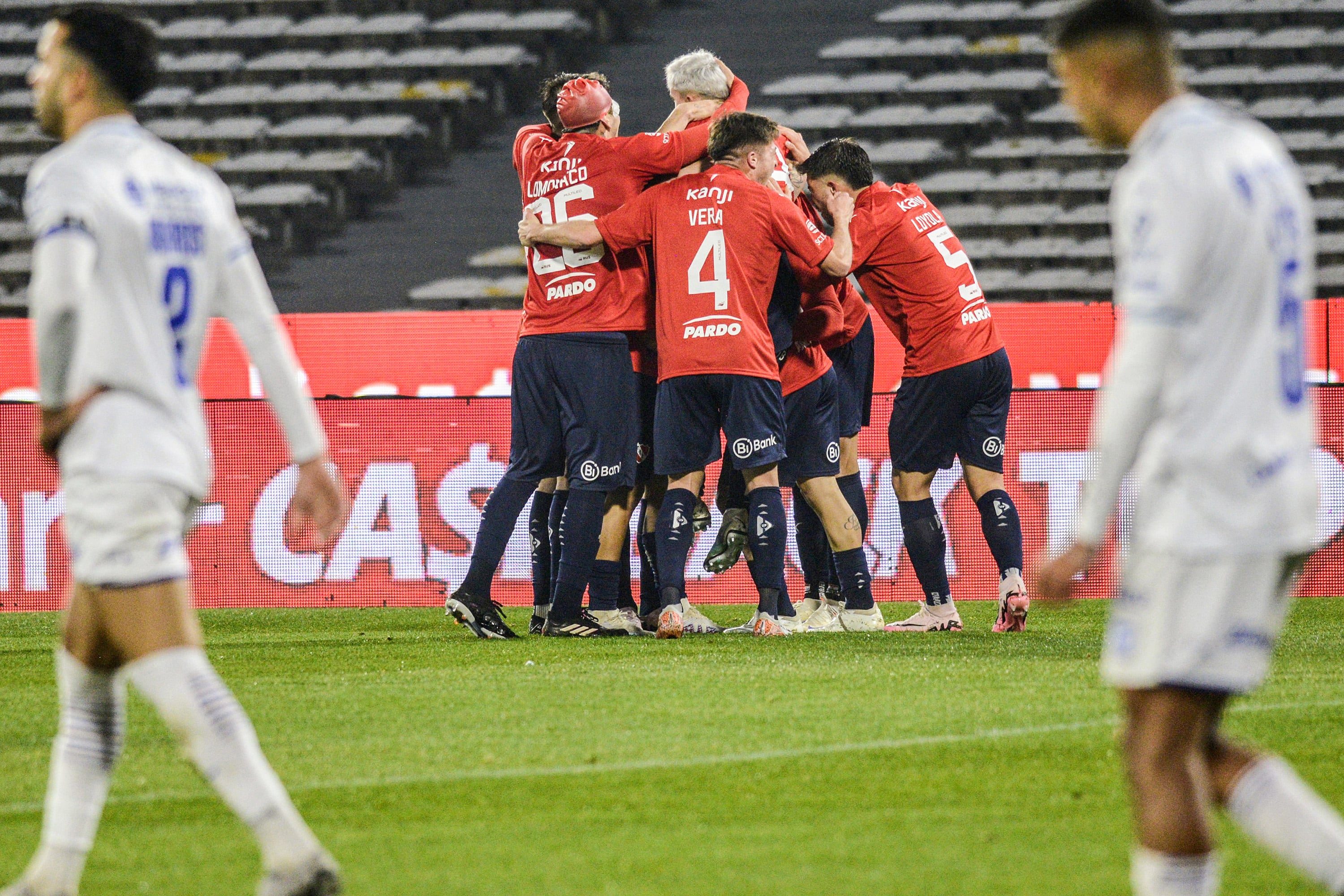 Festejo rojo ante la desazón tomba.
