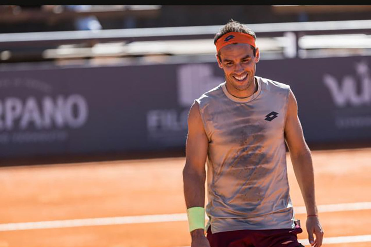 Nicolás Kicker festeja un punto ante Bagnis 