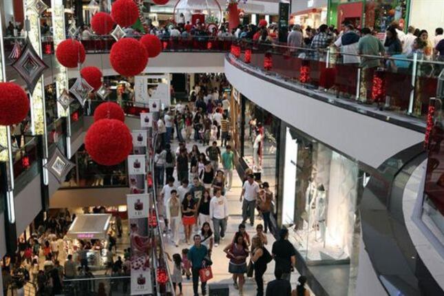 El gobierno podría anunciar el cierre de los shoppings.