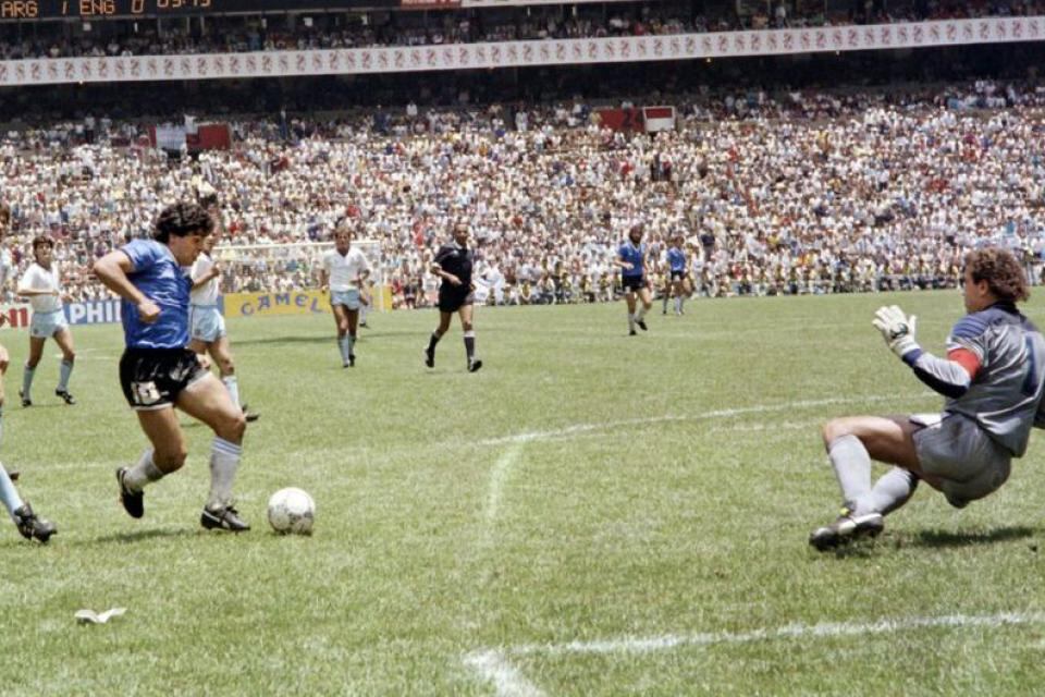 El segundo gol de Maradona a los ingleses, la imagen elegida para los billetes.
