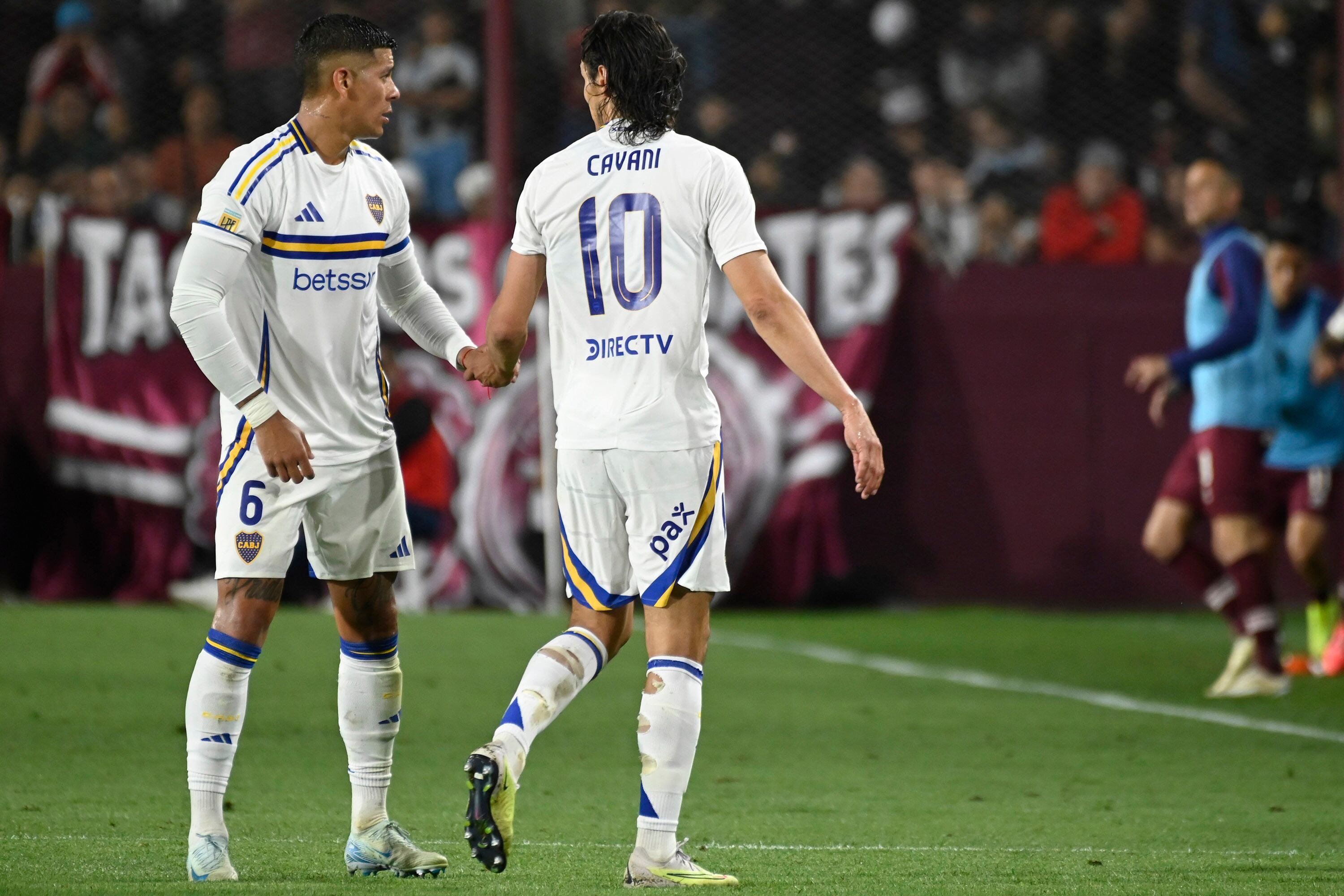 Marcos Rojo y Edinson Cavani, de flojo rendimiento contra Lanús, siguen en el equipo titular.