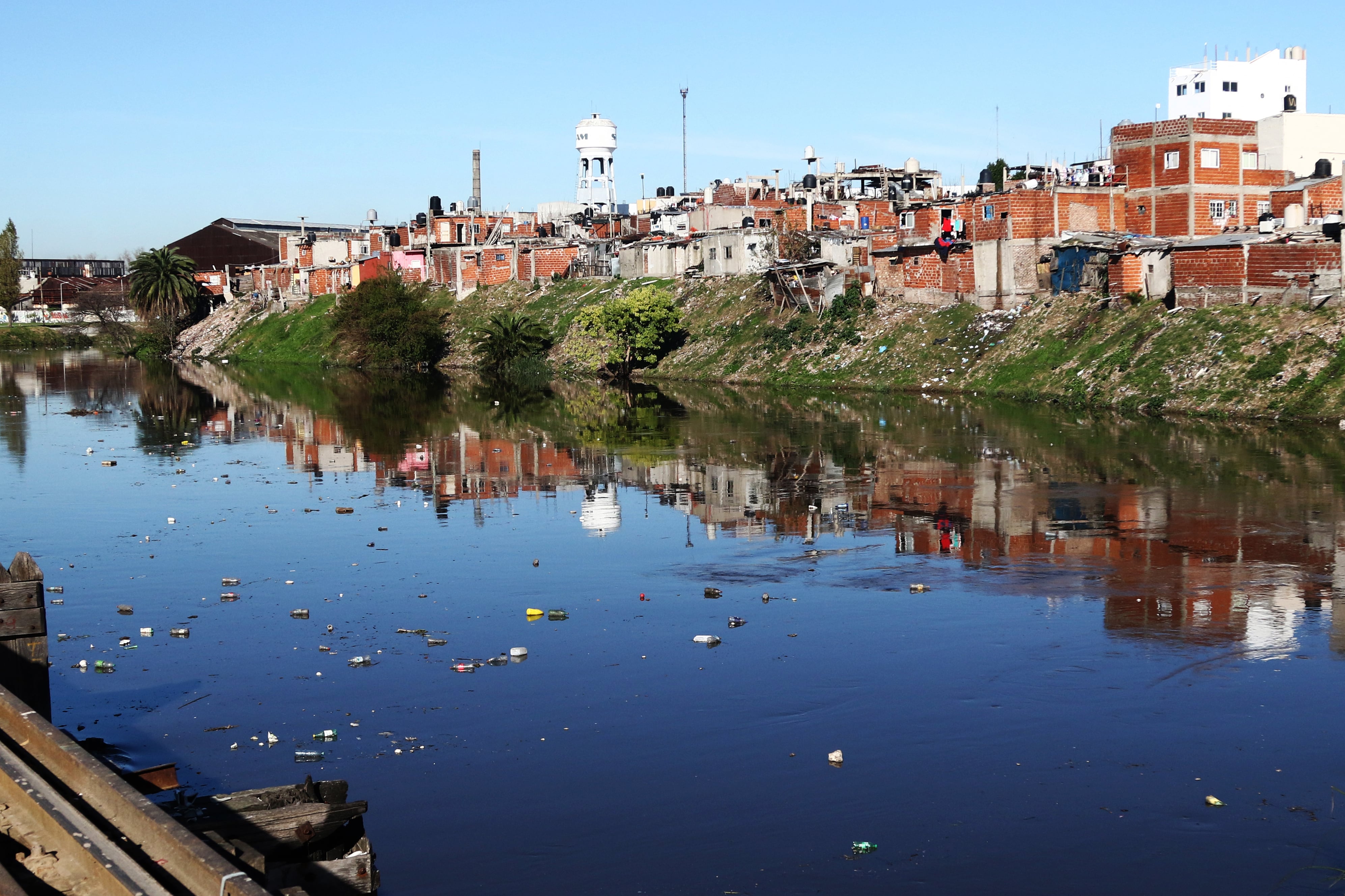 Aun es insano vivir junto al Riachuelo.