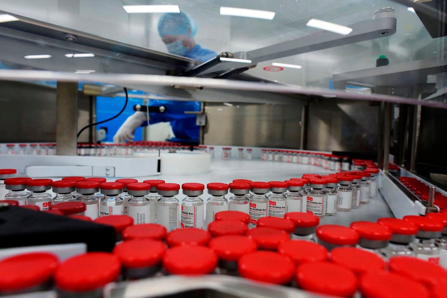 La producción de la vacuna Sputnik en un laboratorio nacional recibe un fuerte impulso estatal para concretarla.